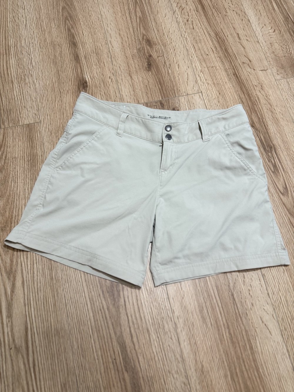 Columbia Light Beige Outdoor Stretch Bermuda Shorts